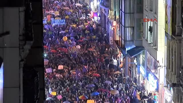 Kadınlardan İstiklal Caddesi'nde Büyük Yürüyüş