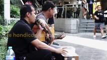 Thaïlande : musicien de rue, le choix des aveugles