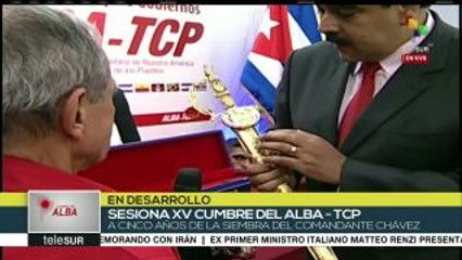 Télécharger la video: Maduro entrega réplica de la espada de Bolívar a Óscar López Rivera