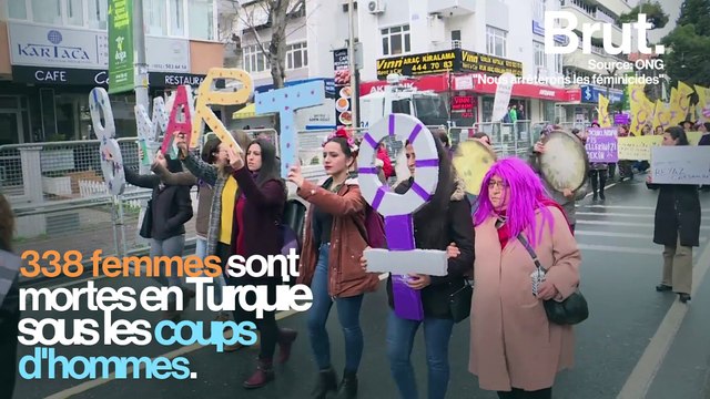Turquie : des femmes manifestent contre l'état d'urgence et le sexisme