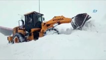 Bahçesaray Karayolunda karla mücadele çalışması