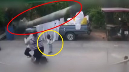 [영상] 간발의 차로 목숨 구한 두 살배기 / YTN