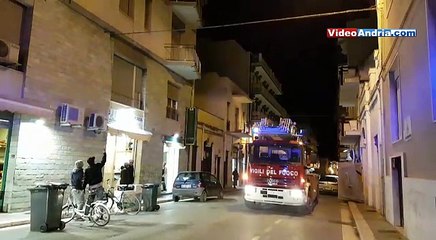 Download Video: Andria: le rubano le chiavi di casa, due camionette del Vigili del Fuoco in centro - il video con le immagini girate sul posto