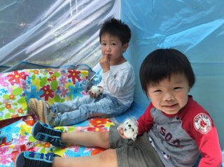 【幼稚園】お友達と一緒に遊んだよ♪ 4歳のトレーシーと2歳のスティーブ ★Play with intellectual tool in the kindergarten★