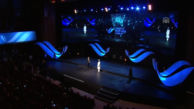 Emine Erdoğan, Türkiye'ye Enerji Veren Kadınlar Ödül Töreni'ne Katıldı