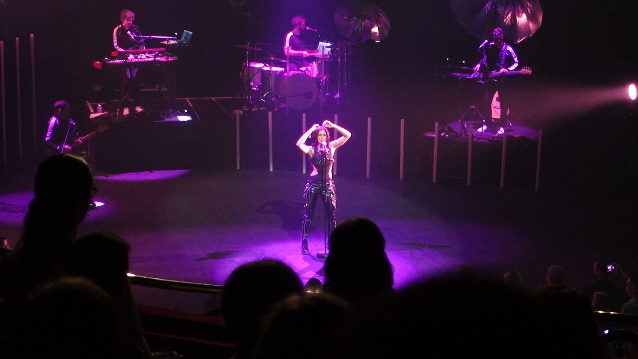 Shy’m - Il Faut Vivre (Extrait) Live @ Folies Bergère, Paris, 2018