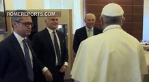 Pope Francis visits the Vatican Bank: “Pray for me, because I need it”