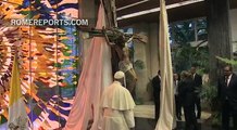 Raul Castro gives Pope Francis a crucifix made by Cuban immigrants