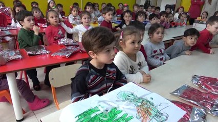 Karabük Minik Öğrenciler Askerler İçin Çorap Aldı