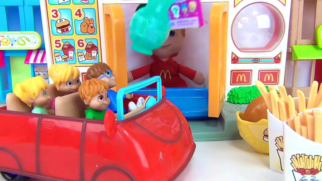 ALVIN And the Chipmunks Mcdonalds Drive Thru & Happy Meal Imaginative Play