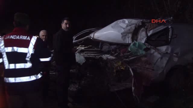 Bursa'da Tır'la Panelvan Kafa Kafaya Çarpıştı: 1 Ölü, 1 Yaralı