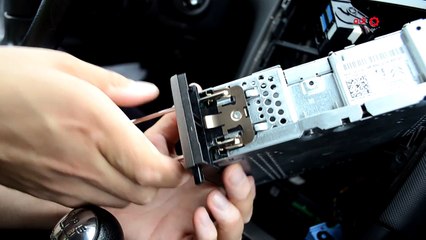 Peugeot 308 - Audio unit removal and refitting