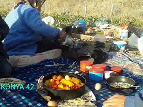 ŞU DÜNYANIN GAM YÜKÜNÜ ÇEKEN VARMI BENİMGİBİ