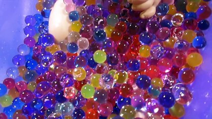 BABY ALIVE Ruby Snow Takes Bath In Orbeez + Jealous Pumpkin Runs away?!