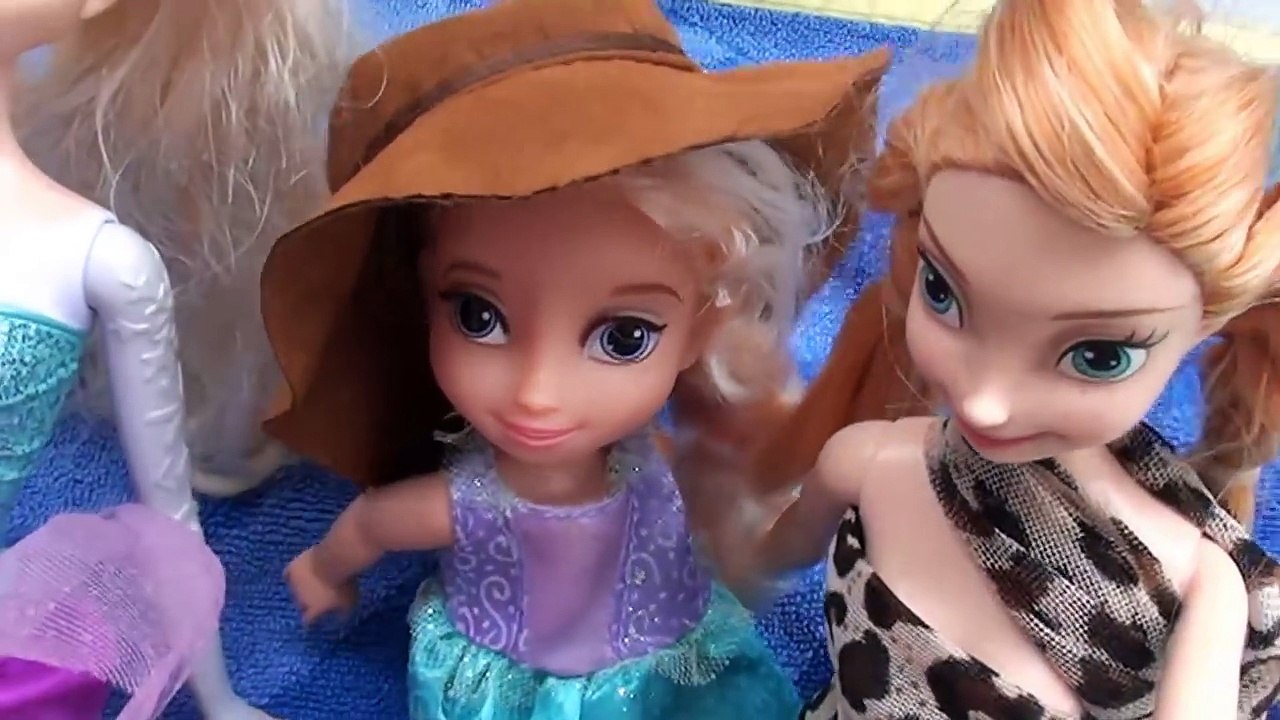 Anna and Elsa Toddlers Picnic Outdoors Part 2 ! Who is the Fox? Elsia ...