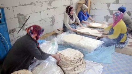 Darendeli kadınlardan Mehmetçiğe tandır ekmeği