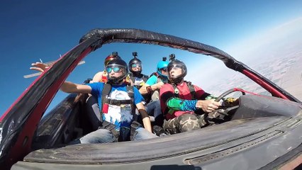 Ils sautent en parachute avec LEUR VOITURE !