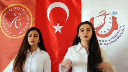 Üniversite öğrencileri kadınlar gününe işaret diliyle mesaj verdi