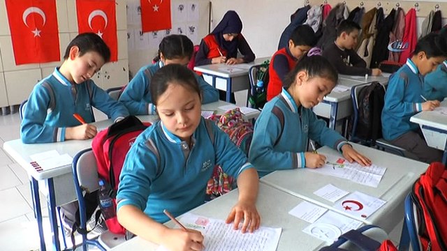 - Minik öğrenciler Mehmetçiklere dualı mektup gönderdi