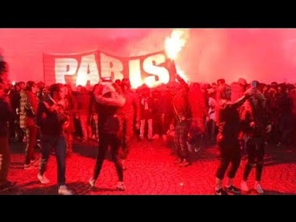 PSG-Real: Supporters gather outside Parc des Pr...