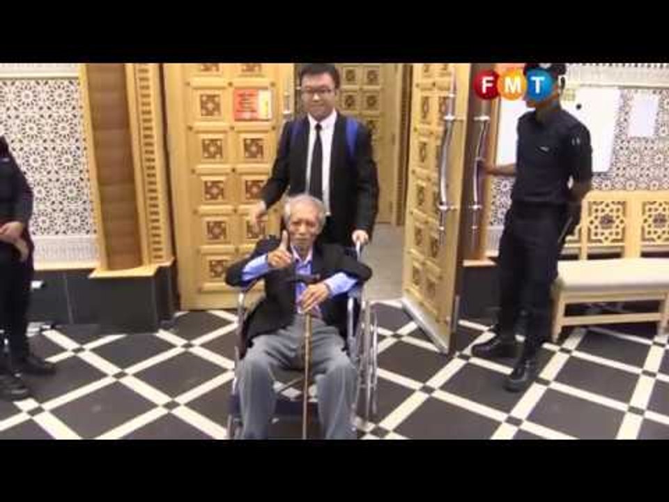 Mahkamah arah tuduhan terhadap Kassim Ahmad ditarik balik