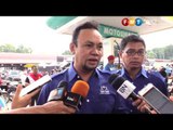 Ketua Umno Bhgn Bandar Tun Razak beri minyak percuma