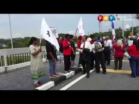 100 berkumpul luar Parlimen tuntut skim insurans hilang kerja