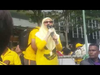 Wan Azizah speaking at KLCC