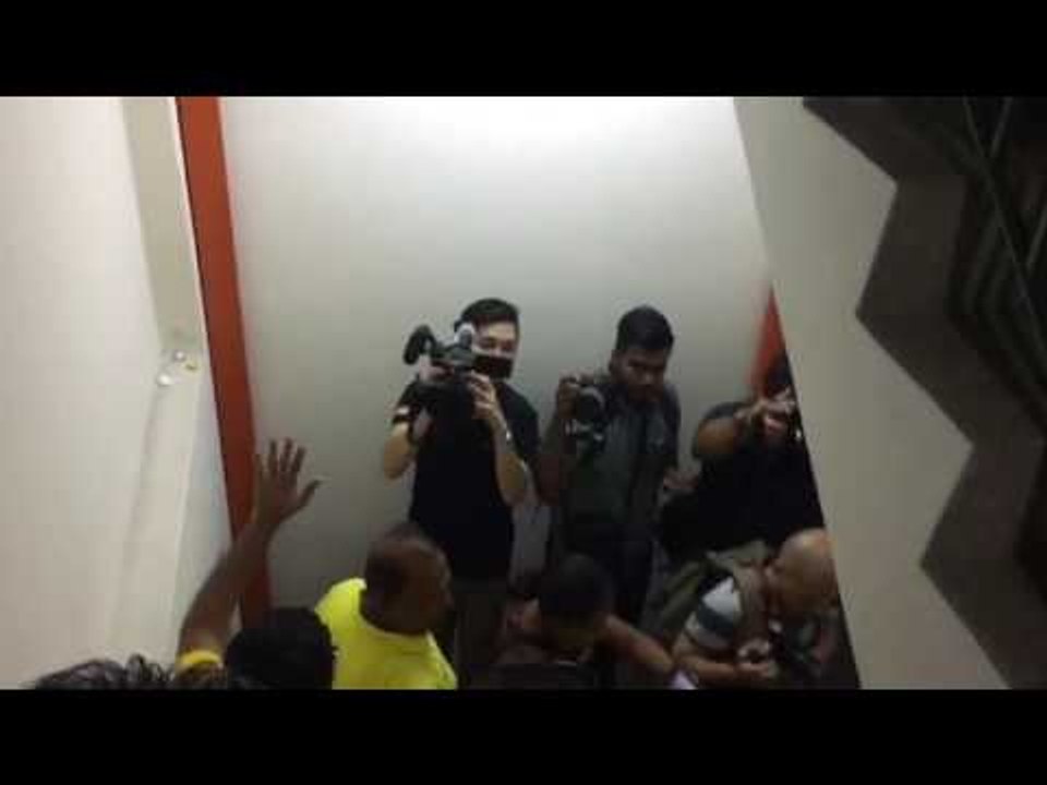 Bersih supporters taunt policemen as Maria arrested