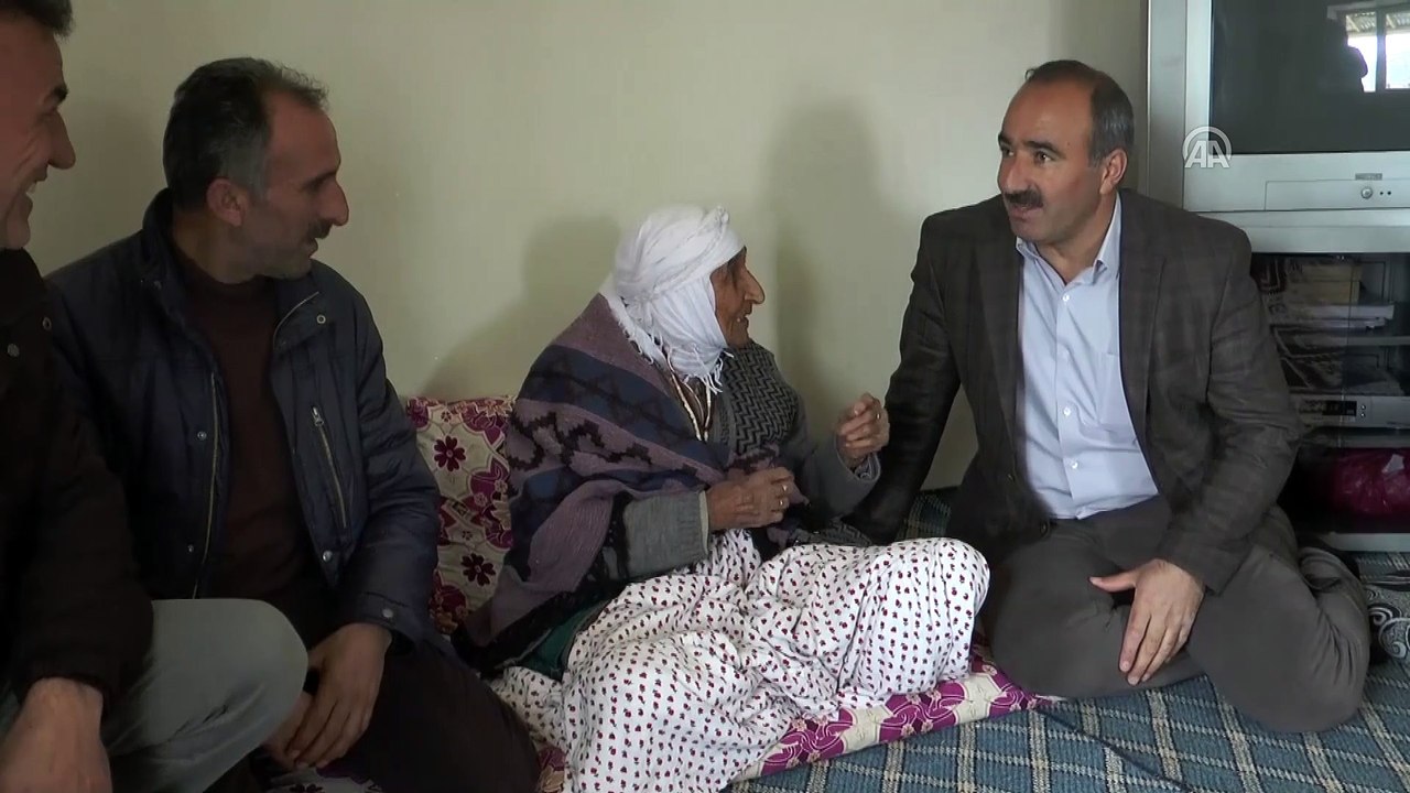 Asırlık çınarı evde bakım aylığına kaymakam ikna etti - VAN