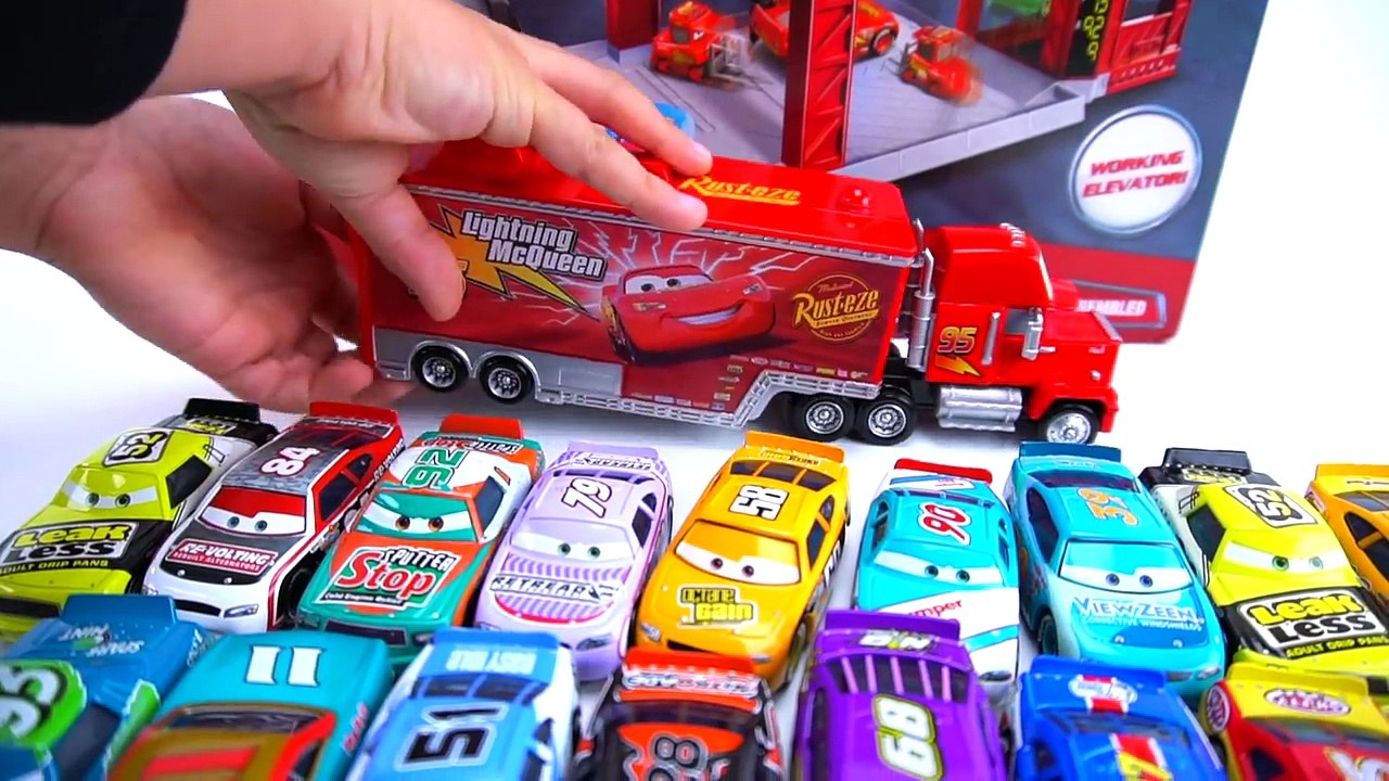 Disney Pixar Cars Piston Cup Race Garage the King Lightning Mcqueen Chick  Hicks who won? - video Dailymotion
