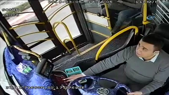 Kahraman otobüs şoförü fenalaşan öğrenciyi hastaneye böyle yetiştirdi