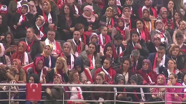 Cumhurbaşkanı Erdoğan: Erkek ve Kadın Arasındaki Üstünlük Tartışması Beyhude Bir Tartışmadır -...