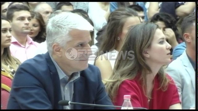 Ora News – Rama: Majko edhe pse i thinjur, pikë referimi për të rinjtë dhe të rejat