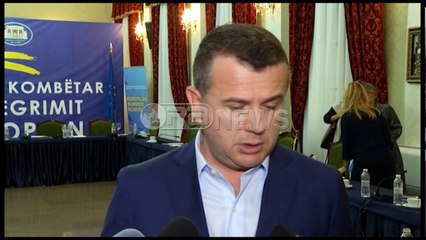 Télécharger la video: Ora News - Balla: Votimi elektronik s’është i mundur, vota e emigrantëve po