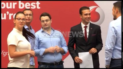 Ora News - Fituesit e “Discover Graduate”, 4 të rinj i bashkohen stafit të “Vodafon”