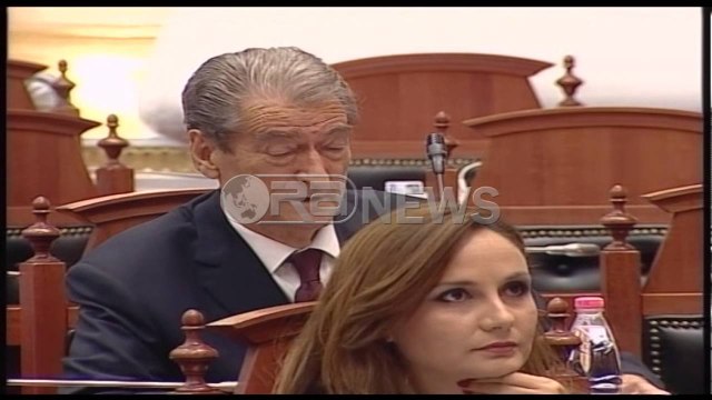 Ora News – Vettingu , Rama: Tërhoqe Bashën nga veshi. Berisha: Mos u bëj zëdhënës i Lu-së