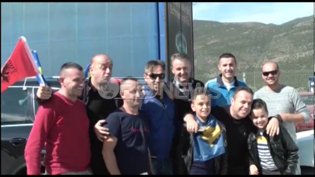 Ora News - Atmosfera festive e tifozëve kosovarë para ndeshjes