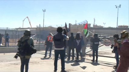 الاحتلال يفرق مظاهرة بيوم المرأة العالمي