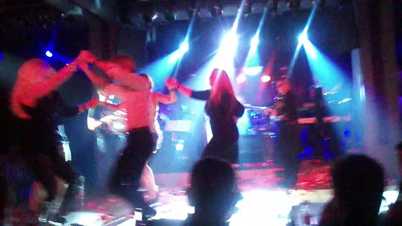 Τάσος Μπουγάς - Κουμπάρα να με συμπαθάς - Live...