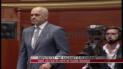 Deputetët “në kazanët e plehrave” - News, Lajme - Vizion Plus