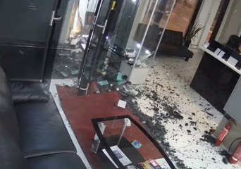 Driver Flees Scene After Crashing Car Into Electronics Store in Estonia