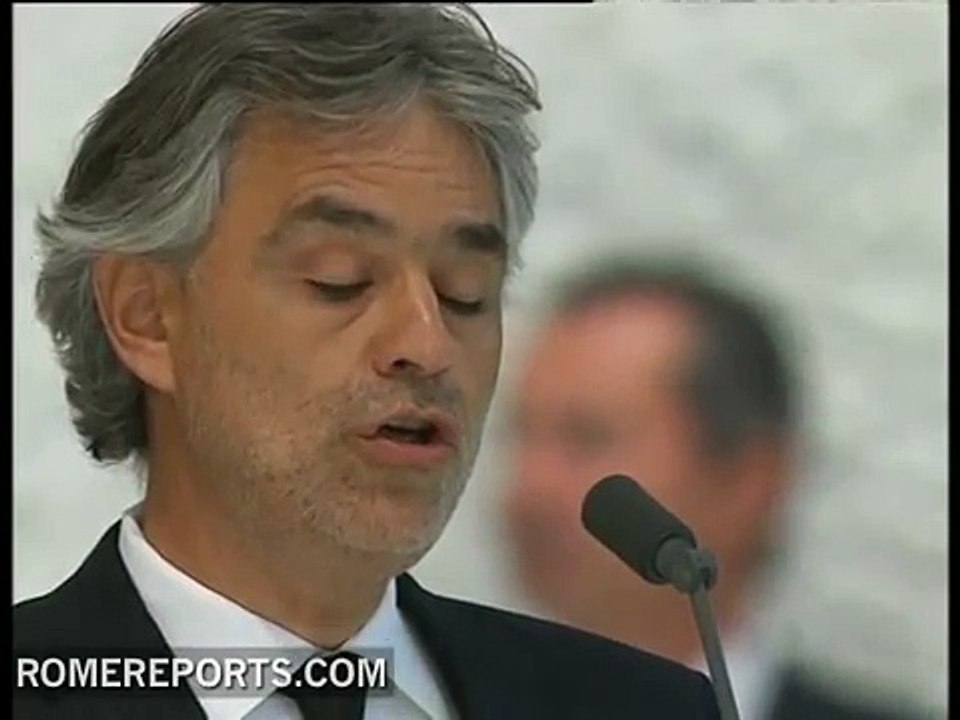 Andrea Bocelli sings Schubert's "Ave Maria" at the Vatican
