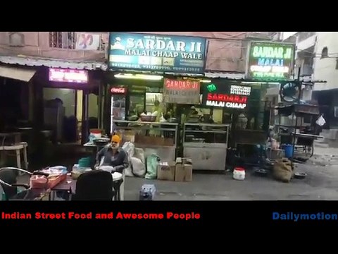 Indian Street Foods In Delhi -Sardar Ji Malai Chaap Wale - Tasty Street Foods In India