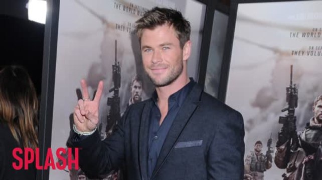 Chris Hemsworth teaches his daughter to surf