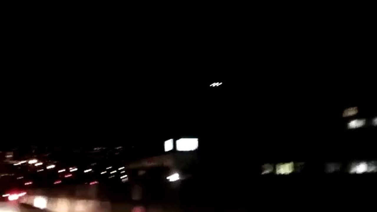 Increíble ovni aparece en autopista en Alemania