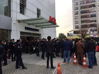 Kaçak Mahkumu Yakalamak İçin Gittiği Mahallede Polise Saldırı: 3'ü Polis 4 Yaralı