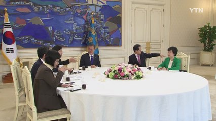 [YTN 실시간뉴스] 文 "대북제재 완화 없다"...신경전 팽팽 / YTN