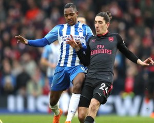 Wenger hopeful over mystery Bellerin injury
