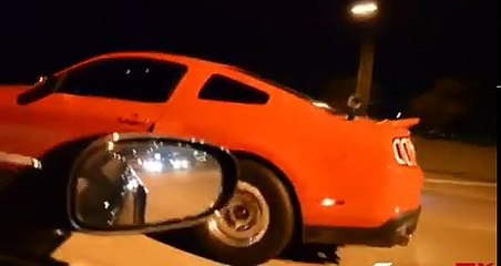 VÍDEO: un Toyota Supra sale de la nada y les pule